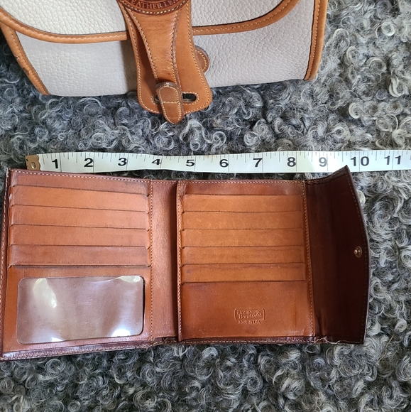 SWAPPED Dooney & Bourke White Leather Shoulder Bag + Wallet - Picture 12 of 16